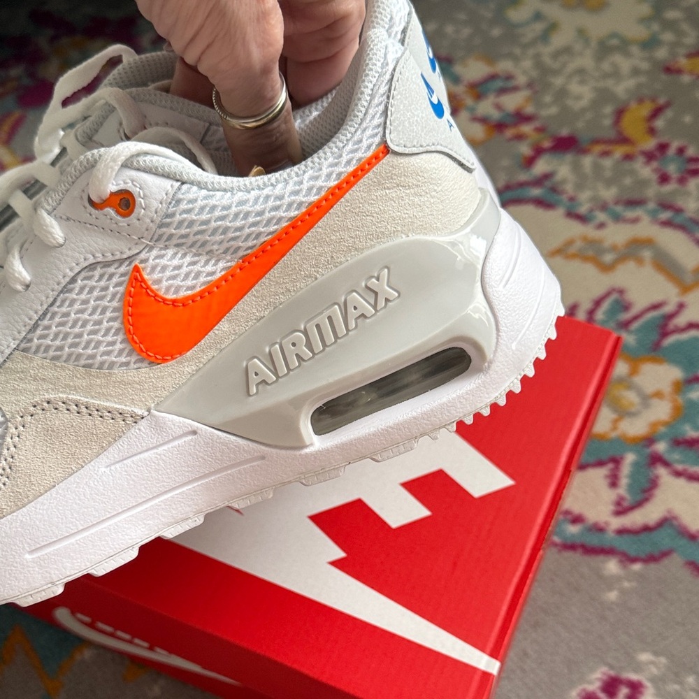 NIKE Women’s Air Max System White Sneakers with Bright Orange Swoosh NIB 6Y/7.5W - Picture 4 of 7